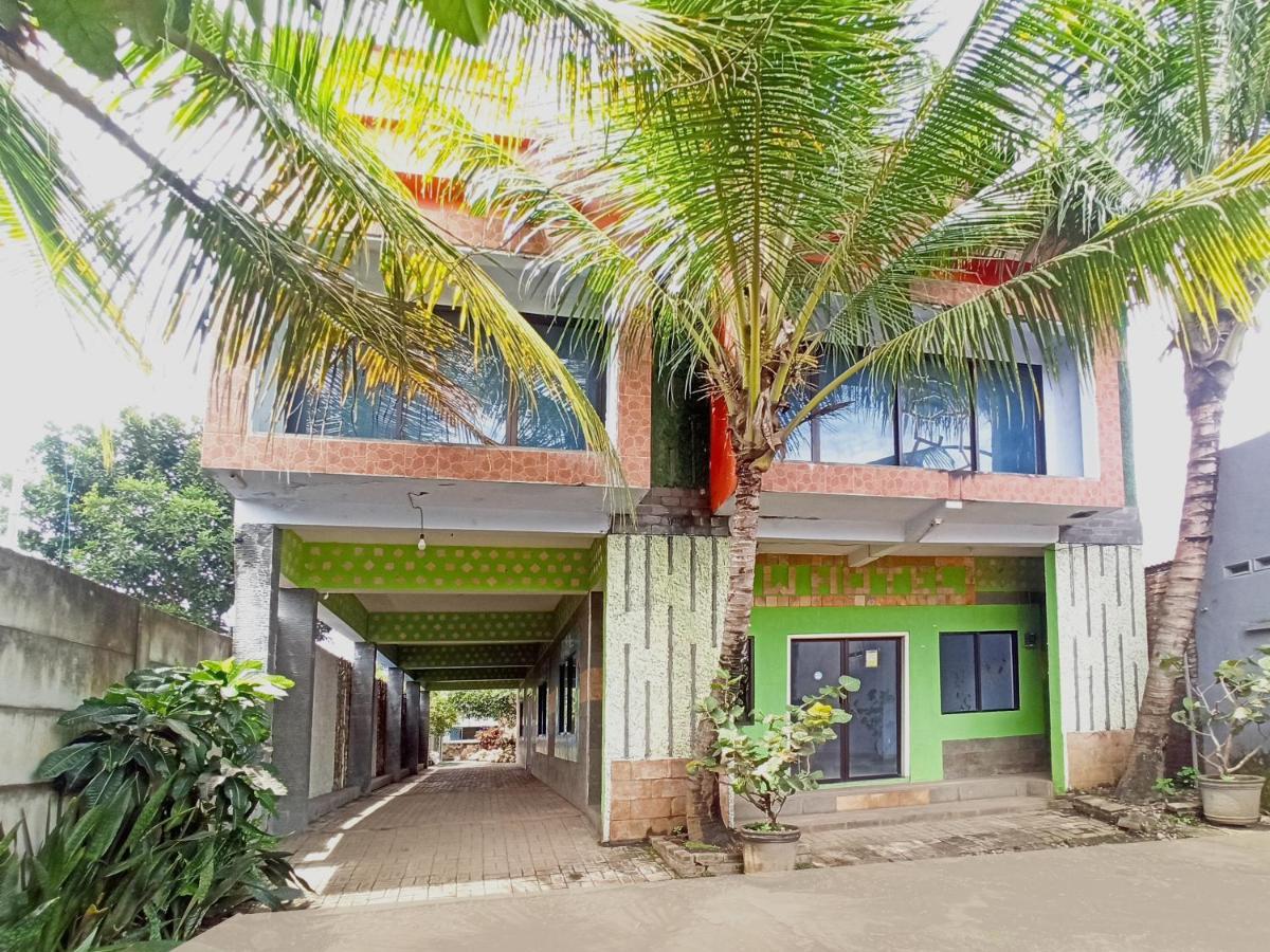 Oyo 90093 Dw Hotel Malang Exterior foto